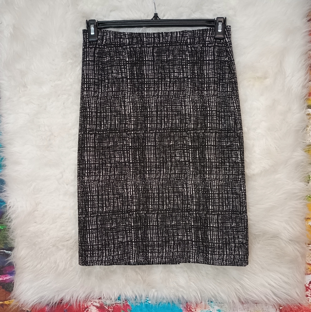 Coldwater Creek Black and Gray Pattern Skirt Size 6 - Picture 3 of 5